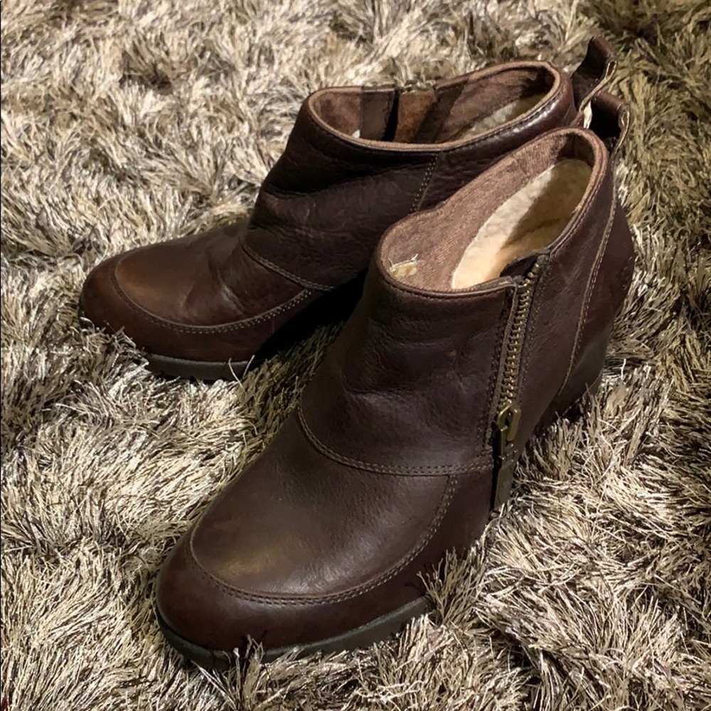 WORN ONCE UGG BOOTIES